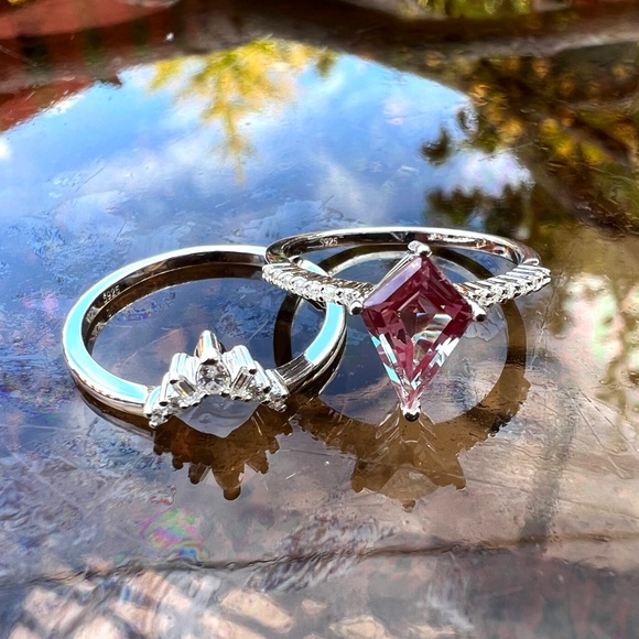 Kite Shape Alexandrite Rings Handcrafted in Sterling Silver 925 with Moissanite - Picture 8 of 11
